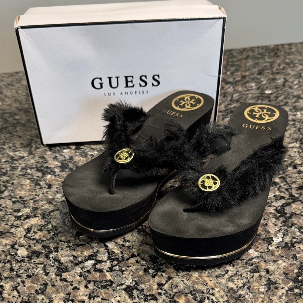 Guess Samiy Black Furry platform Women's thing Sandals 8